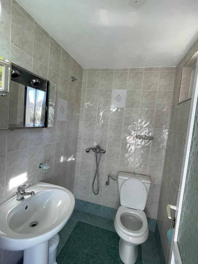 Villa Xhevdet Sarandë エクステリア 写真